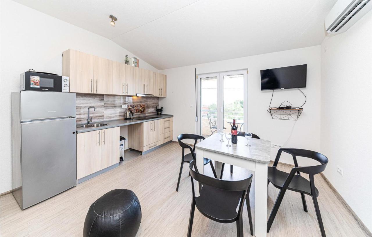 Stunning Apartment In Kastel Luksic With Wifi Kaštela المظهر الخارجي الصورة